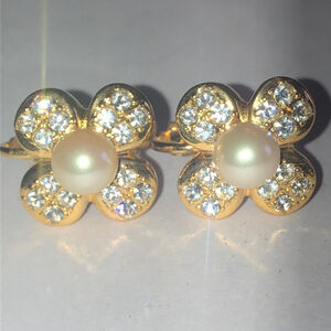 Elegant Gold Tone and Faux Pearl Flower Vintage Retro Boho Clip On Earrings